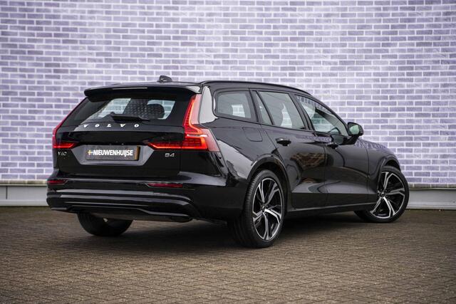 Volvo V60 2.0 B4 Plus Dark | Panorama dak | Adaptieve cruise control | Elektrisch verstelbare voorstoelen | Stoel/stuur verwarming |