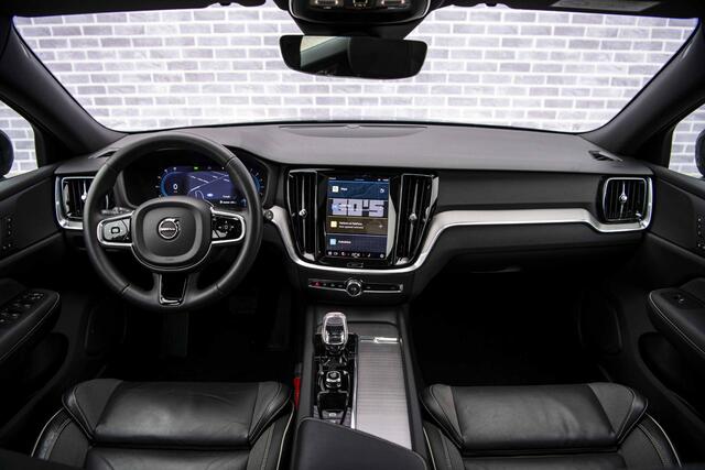 Volvo V60 2.0 B4 Plus Dark | Panorama dak | Adaptieve cruise control | Elektrisch verstelbare voorstoelen | Stoel/stuur verwarming |