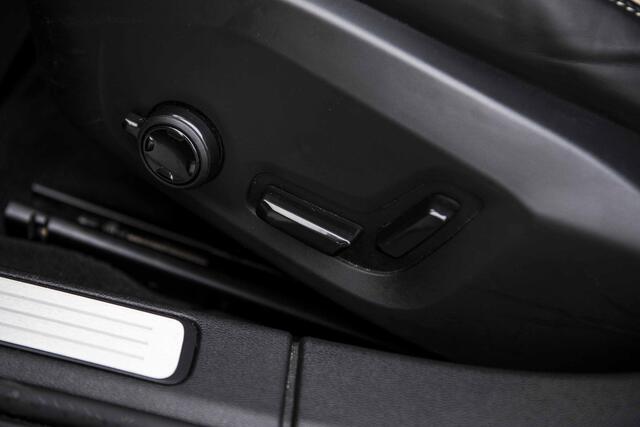 Volvo V60 2.0 B4 Plus Dark | Adaptive Cruise Control | Panoramadak | 19" | Camera | Apple Carplay | Memory Seats |