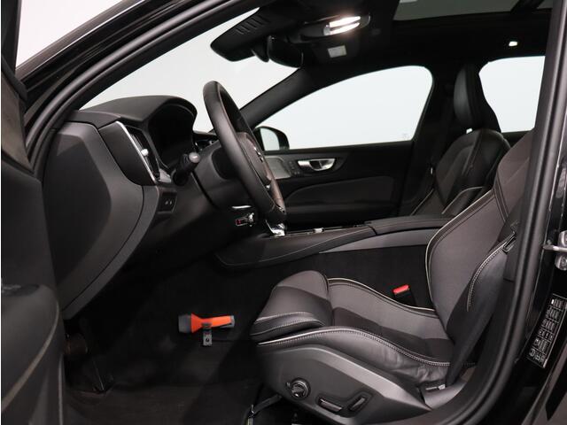 Volvo V60 2.0 T6 Plug-in hybrid AWD Plus Dark / Trekhaak / Pano. dak / 360 camera / Harman Kardon / Stoel+stuur+achterbank verwarmd / Leer /