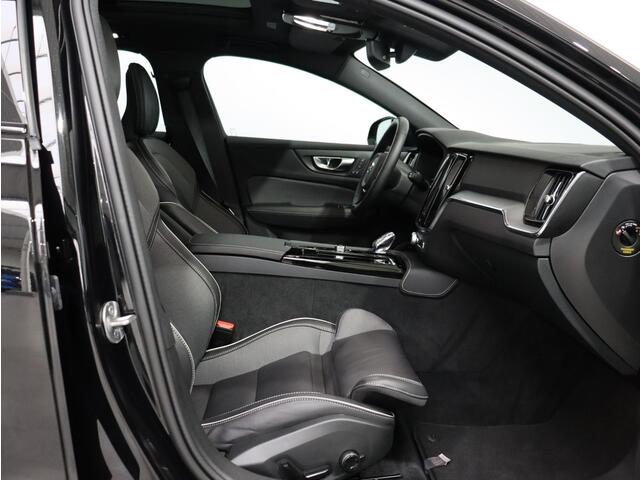 Volvo V60 2.0 T6 Plug-in hybrid AWD Plus Dark / Trekhaak / Pano. dak / 360 camera / Harman Kardon / Stoel+stuur+achterbank verwarmd / Leer /