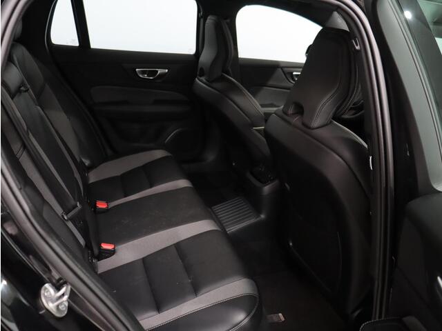 Volvo V60 2.0 T6 Plug-in hybrid AWD Plus Dark / Trekhaak / Pano. dak / 360 camera / Harman Kardon / Stoel+stuur+achterbank verwarmd / Leer /