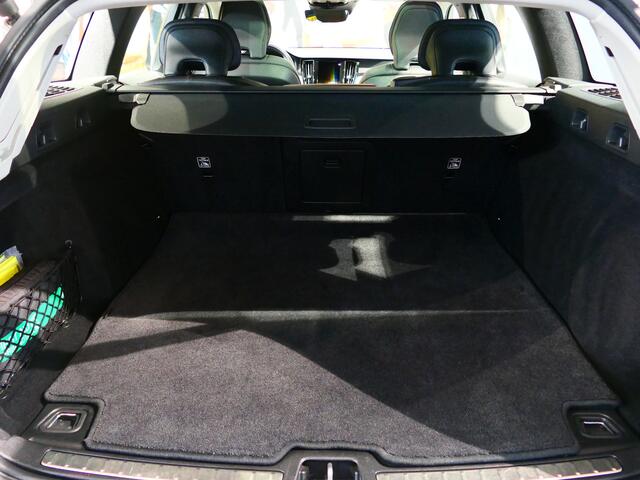 Volvo V60 2.0 B3 Inscription Trekhaak wegklapbaar, Leder, Schuif/kanteldak, Elektrische stoelen