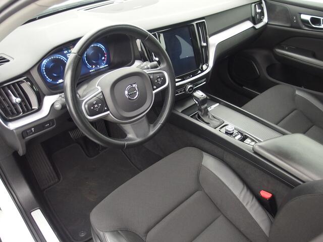 Volvo V60 2.0 T4 Momentum PANORAMADAK / FULL LED / CARPLAY / HARMAN-KARDON / CAMERA / DAB+ / NL-AUTO