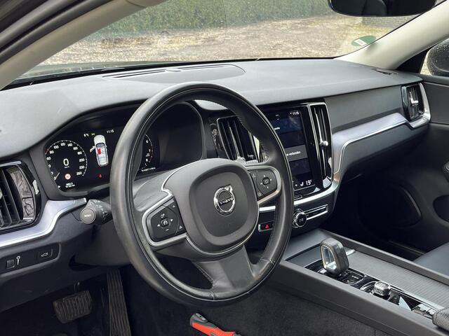 Volvo V60 B3 Momentum Business, Camera, Leer, Trekhaak