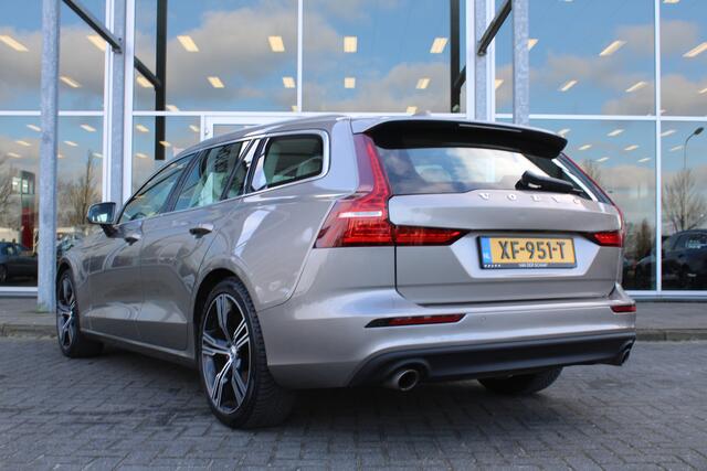 Volvo V60 2.0 T5 Momentum | Trekhaak | Verw. Voorstoelen | 19" LMV | AppleCarplay