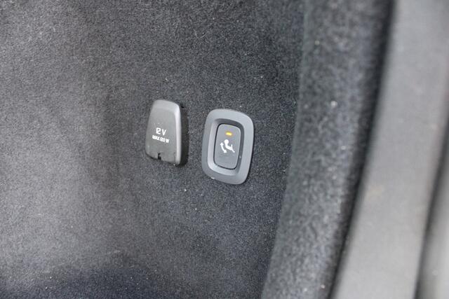 Volvo V60 2.0 T5 Momentum | Trekhaak | Verw. Voorstoelen | 19" LMV | AppleCarplay
