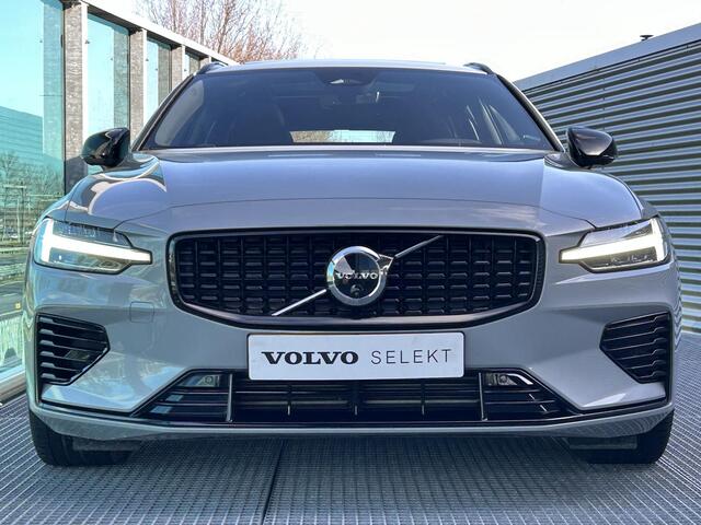 Volvo V60 2.0 T6 Plug-in hybrid AWD Plus Dark , Automaat , Adaptive Cruise , Trekhaak , Pilot Assist , Harman/Kardon , 360 Camera , Stoelen+Stuur+Achterbank Verwarmd , Voorruit verwarmd , Google , Carplay , BLIS , Elek. Verstelbare stoelen ,