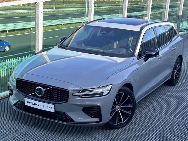 Volvo V60 2.0 T6 Plug-in hybrid AWD Plus Dark , Automaat , Adaptive Cruise , Trekhaak , Pilot Assist , Harman/Kardon , 360 Camera , Stoelen+Stuur+Achterbank Verwarmd , Voorruit verwarmd , Google , Carplay , BLIS , Elek. Verstelbare stoelen ,