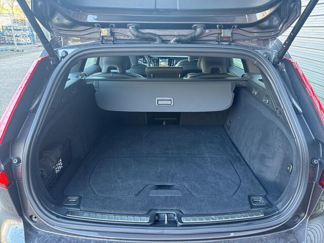 Volvo V60 2.0 T6 Plug-in hybrid AWD Plus Dark / 360° Camera / Audio by Harman Kardon / Elektrisch glazen panorama-dak / Blis /