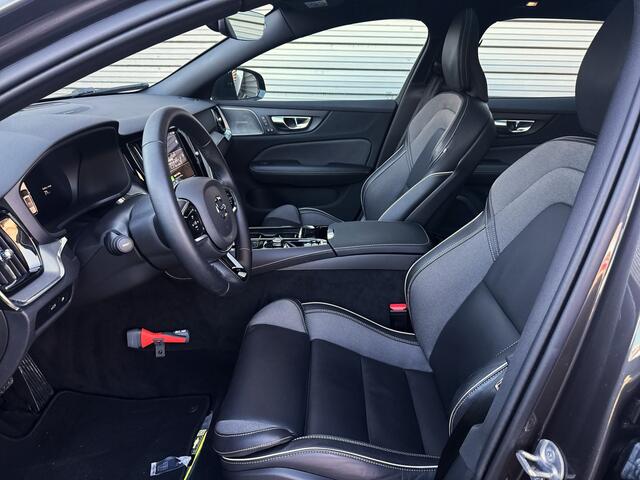 Volvo V60 2.0 T6 Plug-in hybrid AWD Plus Dark / 360° Camera / Audio by Harman Kardon / Elektrisch glazen panorama-dak / Blis /