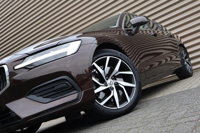 Volvo V60 T5 Momentum | Trekhaak | Beige leder | Dealer onderhouden