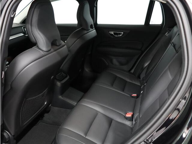 Volvo V60 T6 Plug-in hybrid AWD Essential Edition / Trekhaak / Stoel+stuur+achterbank verwarmd / Leder / BLIS /