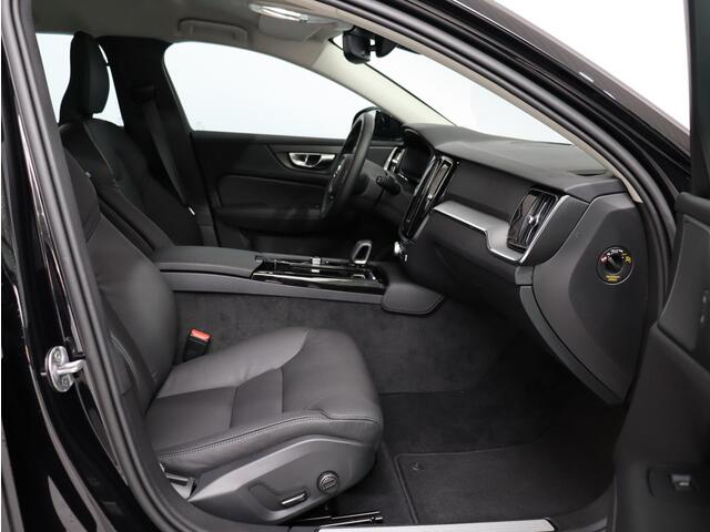 Volvo V60 T6 Plug-in hybrid AWD Essential Edition / Trekhaak / Stoel+stuur+achterbank verwarmd / Leder / BLIS /