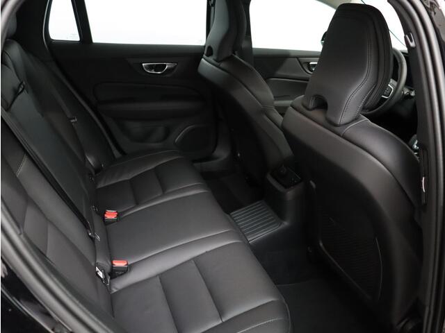 Volvo V60 T6 Plug-in hybrid AWD Essential Edition / Trekhaak / Stoel+stuur+achterbank verwarmd / Leder / BLIS /