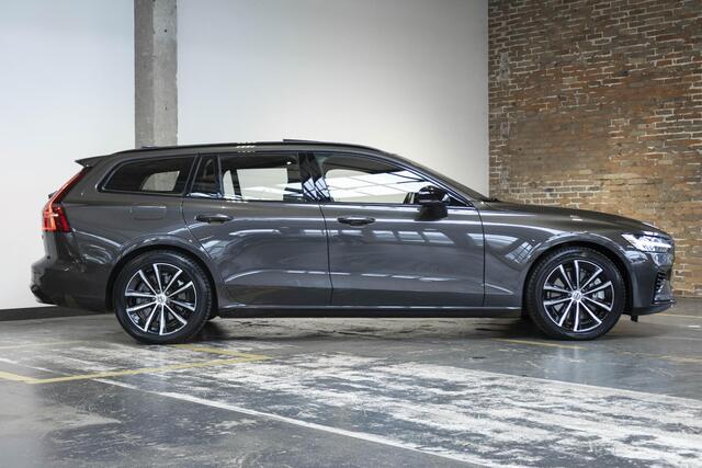 Volvo V60 T6 Plug-in hybrid AWD Plus Dark | Harman Kardon premium audio | Panoramadak | BLIS | Adaptive cruise control | Stoelverwarming | 360° parkeercamera | Parkeersensoren voor + achter | Google infotainment |