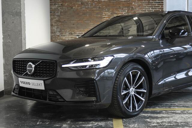 Volvo V60 T6 Plug-in hybrid AWD Plus Dark | Harman Kardon premium audio | Panoramadak | BLIS | Adaptive cruise control | Stoelverwarming | 360° parkeercamera | Parkeersensoren voor + achter | Google infotainment |