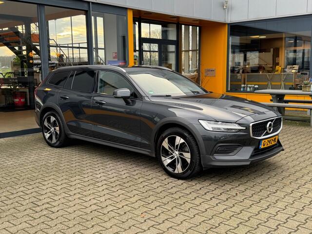 Volvo V60 Cross Country 2.0 T5 AWD Pro - Panoramadak - leer - camera