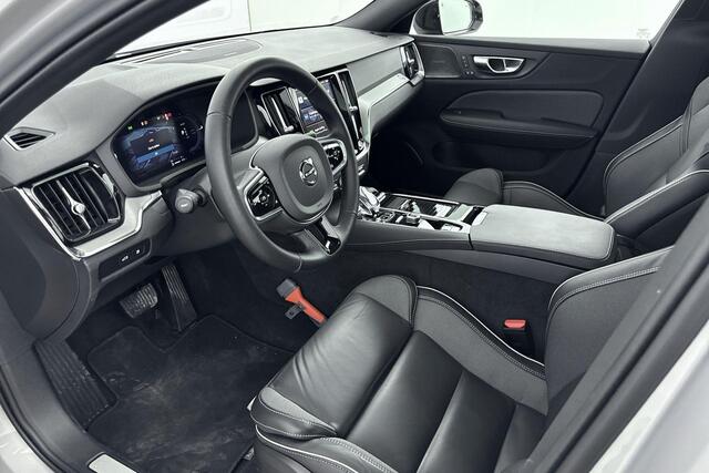 Volvo V60 T6 Automaat Plug-in hybrid AWD Plus Dark Volvo V60 T6 Automaat Plug-in hybrid AWD Plus Dark