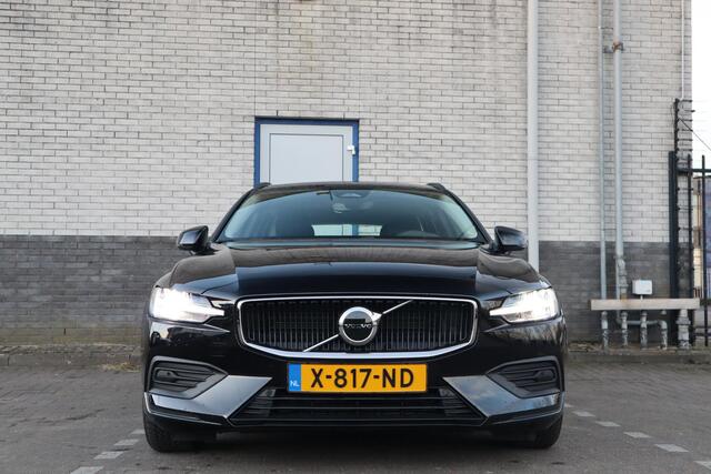Volvo V60 2.0 B3 Essential Edition | verwarmde voor- en achterstoelen | Stuurverwarming | Pilot Assist