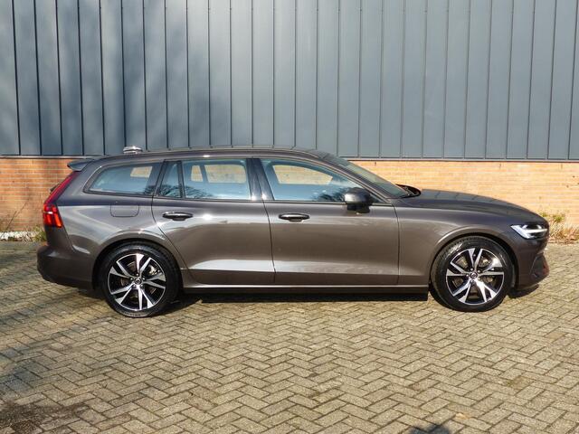 Volvo V60 B3 Essential Edition Volvo V60 2.0 B3 Essential Edition