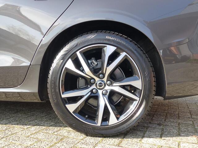 Volvo V60 B3 Essential Edition Volvo V60 2.0 B3 Essential Edition