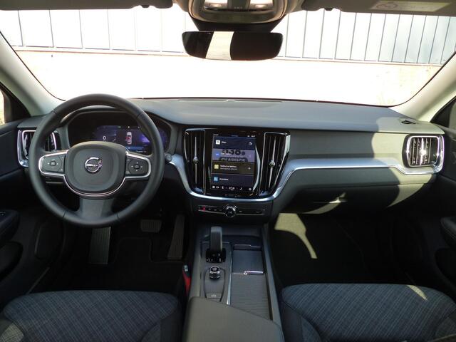 Volvo V60 B3 Essential Edition Volvo V60 2.0 B3 Essential Edition