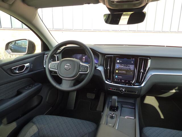 Volvo V60 B3 Essential Edition Volvo V60 2.0 B3 Essential Edition