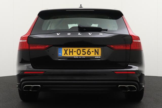 Volvo V60 2.0 T5 Business+ 251 PK Trekhaak Carplay Navi LMV 18' H-Leder