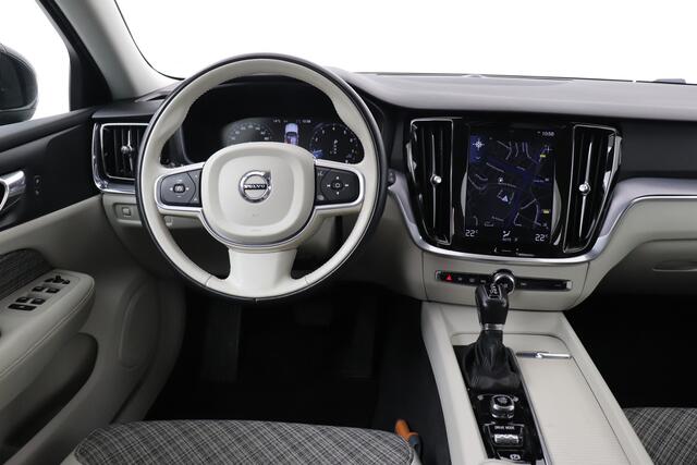 Volvo V60 2.0 T5 Business+ 251 PK Trekhaak Carplay Navi LMV 18' H-Leder