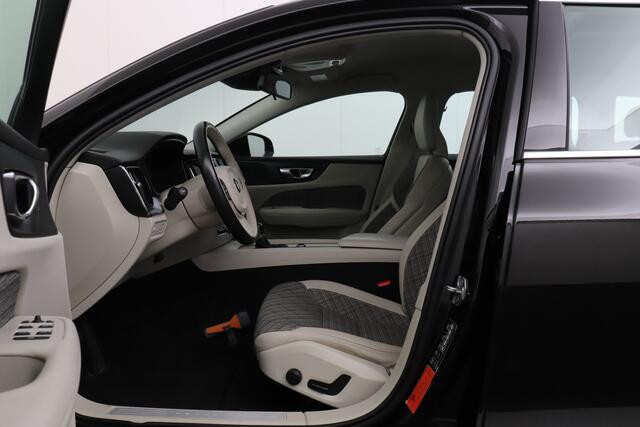 Volvo V60 2.0 T5 Business+ 251 PK Trekhaak Carplay Navi LMV 18' H-Leder