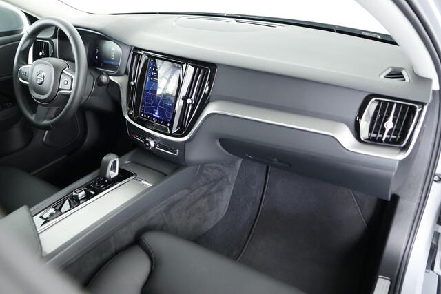 Volvo V60 2.0 B3 Core Edition / LED / Leder / Pilot Assist / CarPlay / DAB
