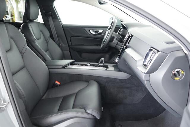 Volvo V60 2.0 B3 Core Edition / LED / Leder / Pilot Assist / CarPlay / DAB