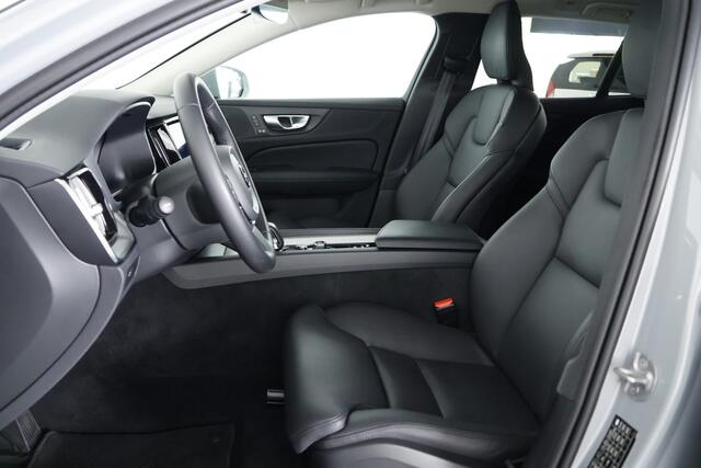 Volvo V60 2.0 B3 Core Edition / LED / Leder / Pilot Assist / CarPlay / DAB