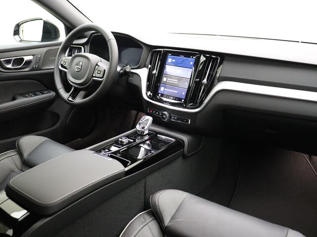 Volvo V60 T6 350pk AWD Plus Dark / NIEUW / DIRECT LEVERBAAR / SPORTLEDER / 19'' / HARMAN & KARDON / EXTRA GETINT GLAS /