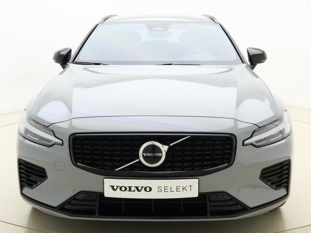 Volvo V60 T6 350pk AWD Plus Dark / NIEUW / DIRECT LEVERBAAR / SPORTLEDER / 19'' / HARMAN & KARDON / EXTRA GETINT GLAS /