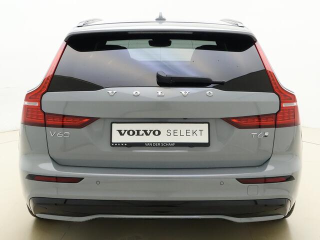 Volvo V60 T6 350pk AWD Plus Dark / NIEUW / DIRECT LEVERBAAR / SPORTLEDER / 19'' / HARMAN & KARDON / EXTRA GETINT GLAS /