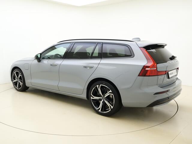 Volvo V60 T6 350pk AWD Plus Dark / NIEUW / DIRECT LEVERBAAR / SPORTLEDER / 19'' / HARMAN & KARDON / EXTRA GETINT GLAS /