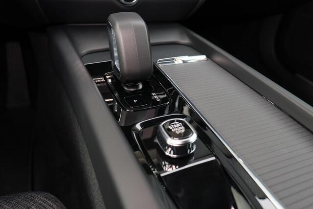 Volvo V60 B4 Essential Edition - IntelliSafe Assist & Surround - Parkeercamera achter - Verwarmde voorstoelen, stuur & achterbank - Parkeersensoren voor & achter - Draadloze tel. lader - Elektr. verstelbare lendesteunen - 17' LMV