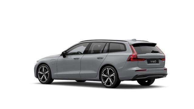 Volvo V60 T6 Plug-in hybrid AWD Plus Dark | UIT VOORRAAD LEVERBAAR | Longe Range | Google | Schuif-/Kanteldak | Getint Glas | Stuurverwarming | DAB | Keyless | Harman Kardon Audio | Stoelverwarming Voor + Achter | Dodehoekdetectie | BLIS | Adaptieve Cruise | 19" LM
