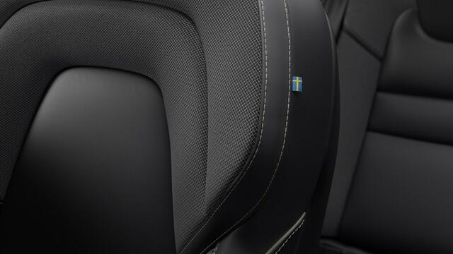 Volvo V60 T6 Plug-in hybrid AWD Plus Dark | UIT VOORRAAD LEVERBAAR | Longe Range | Google | Schuif-/Kanteldak | Getint Glas | Stuurverwarming | DAB | Keyless | Harman Kardon Audio | Stoelverwarming Voor + Achter | Dodehoekdetectie | BLIS | Adaptieve Cruise | 19" LM