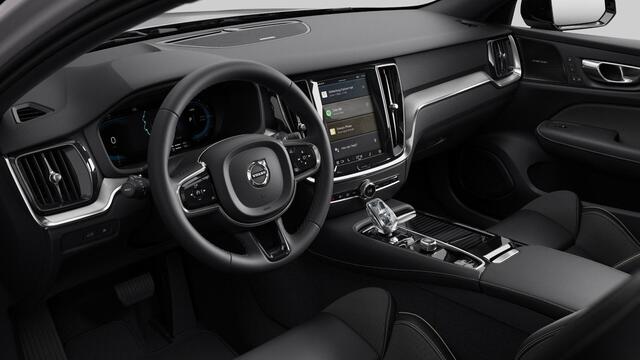 Volvo V60 T6 Plug-in hybrid AWD Plus Dark | UIT VOORRAAD LEVERBAAR | Longe Range | Google | Schuif-/Kanteldak | Getint Glas | Stuurverwarming | DAB | Keyless | Harman Kardon Audio | Stoelverwarming Voor + Achter | Dodehoekdetectie | BLIS | Adaptieve Cruise | 19" LM