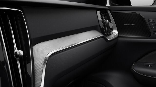 Volvo V60 T6 Plug-in hybrid AWD Plus Dark | UIT VOORRAAD LEVERBAAR | Longe Range | Google | Schuif-/Kanteldak | Getint Glas | Stuurverwarming | DAB | Keyless | Harman Kardon Audio | Stoelverwarming Voor + Achter | Dodehoekdetectie | BLIS | Adaptieve Cruise | 19" LM