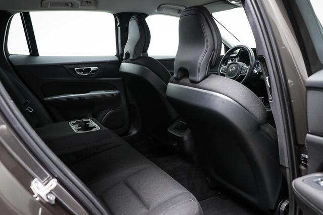 Volvo V60 2.0 B3 Momentum Advantage | PARK ASSIST PACK | LED | DAB | APPLE | CAMERA