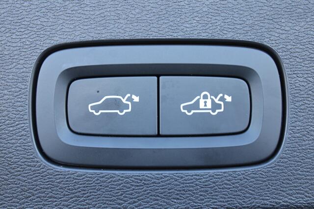Volvo V60 T8 Recharge AWD R-Design 455PK | Long Range | Trekhaak | Camera | H&K Adio | Verw. Voorruit