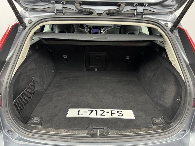 Volvo V60 2.0 B3 Inscription | Dodehoekassistent | Panoramadak | Stoelverwarming | Harman\Kardon | Trekhaak | Elektrische stoelen | Carplay