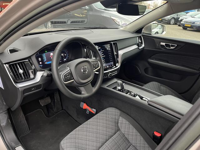 Volvo V60 2.0 B3 Core AUT. | Auto Pilot | Carmera | Stoel/Stuurverw. | Keyless | Intellisafe
