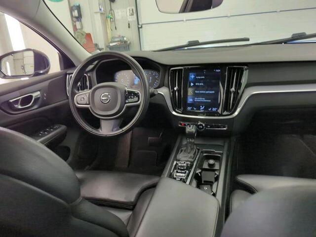 Volvo V60 2.0 T4 Momentum Pro | Trekhaak | Adaptieve Cruise Controle | Blis | Leder | Stoel + stuur verwarming | Standkachel | Camera |