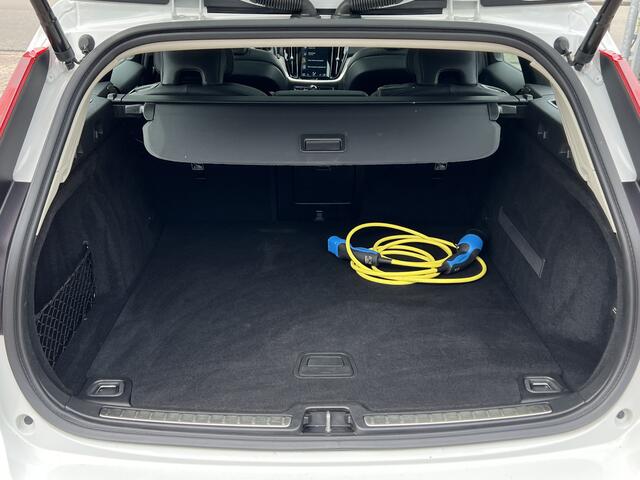 Volvo V60 2.0 T8 Twin Engine 390 pk AWD Inscription Panoramadak Trekhaak Leder Stoelverwarming Standkachel Led Koplampen Apple Carplay Android Auto NL Auto 1e Eigenaar Plug in Hybride BTW Auto