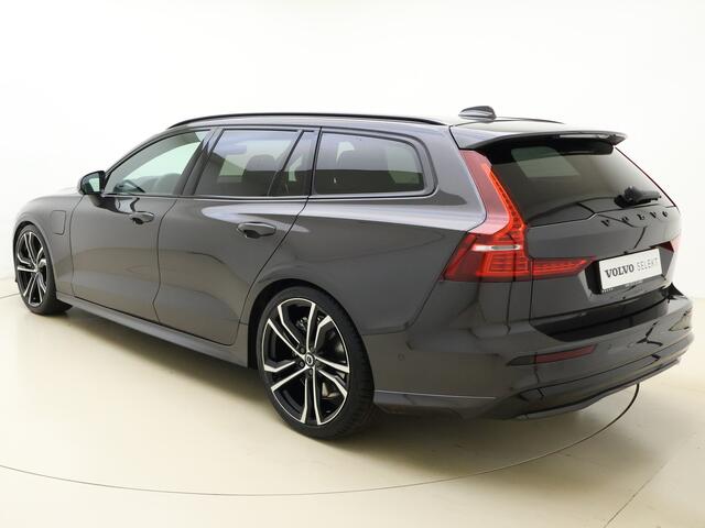 Volvo V60 T6 350pk AWD Plus Dark / 20 Inch / Stylingkit / Heico verlagingset / Elek stoelen / H&K Audio / 360 Camera / Sportstoelen.